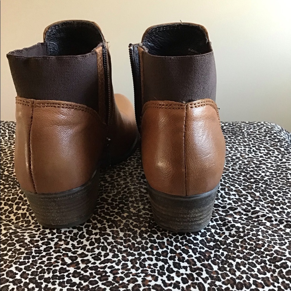 Steve Madden Leather Chelsea  Booties - Picture 3 of 5